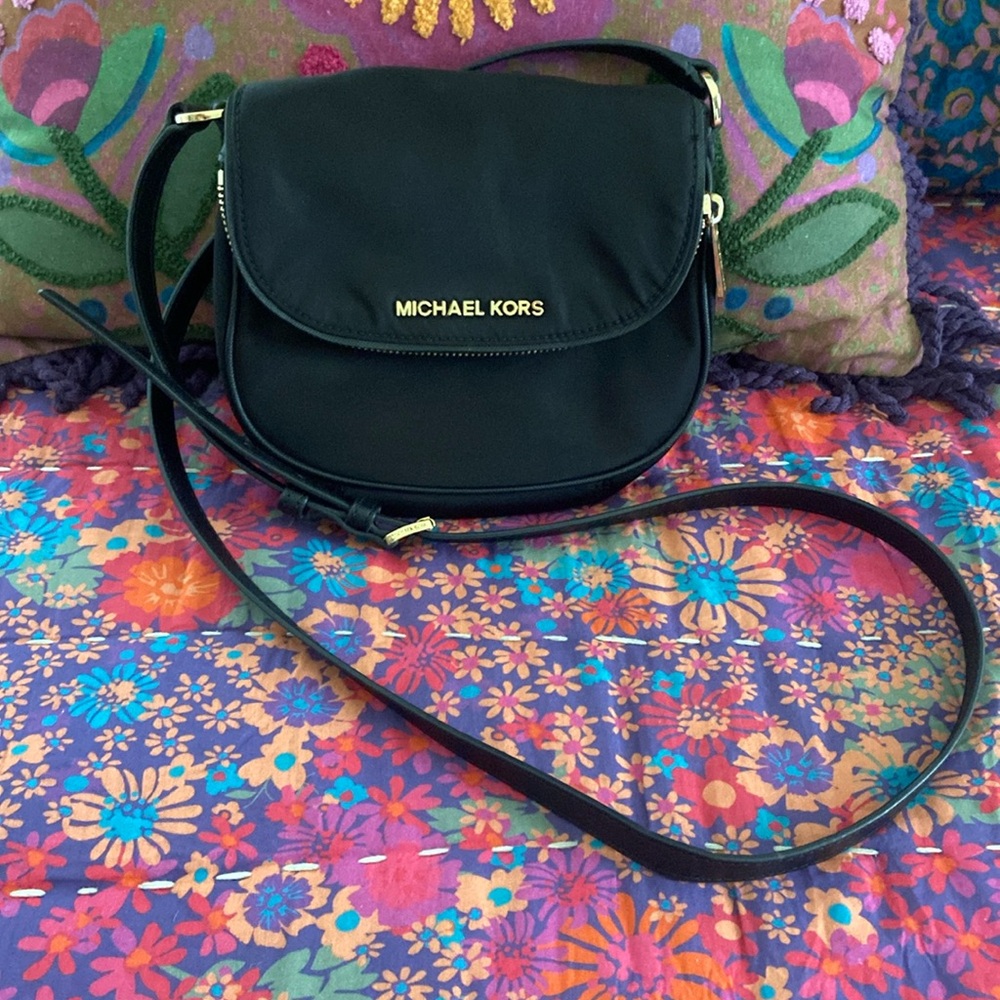 Never use it. Perfect for date night, concerts, etc. it’s in mint condition